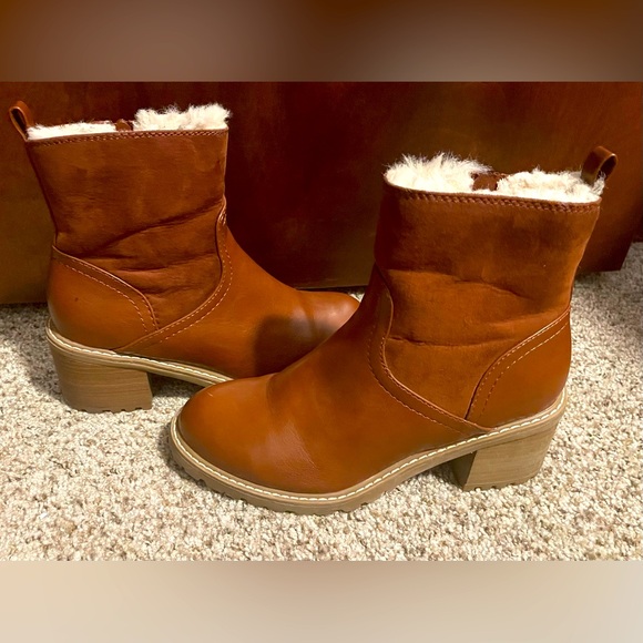Universal Thread  Brown Side Zipper Block HeelFaux Fur Lines Boots  Size 7.5 GUC - Picture 7 of 10